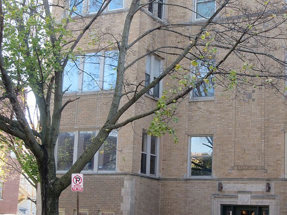 3rd image of 3737 W Wrightwood Ave APT 3E