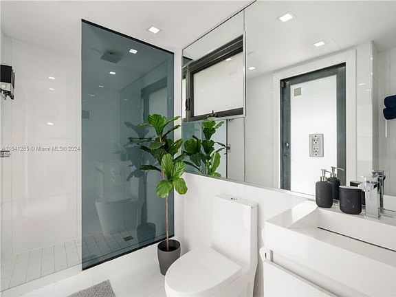 3rd image of 358 NE 85th St #0