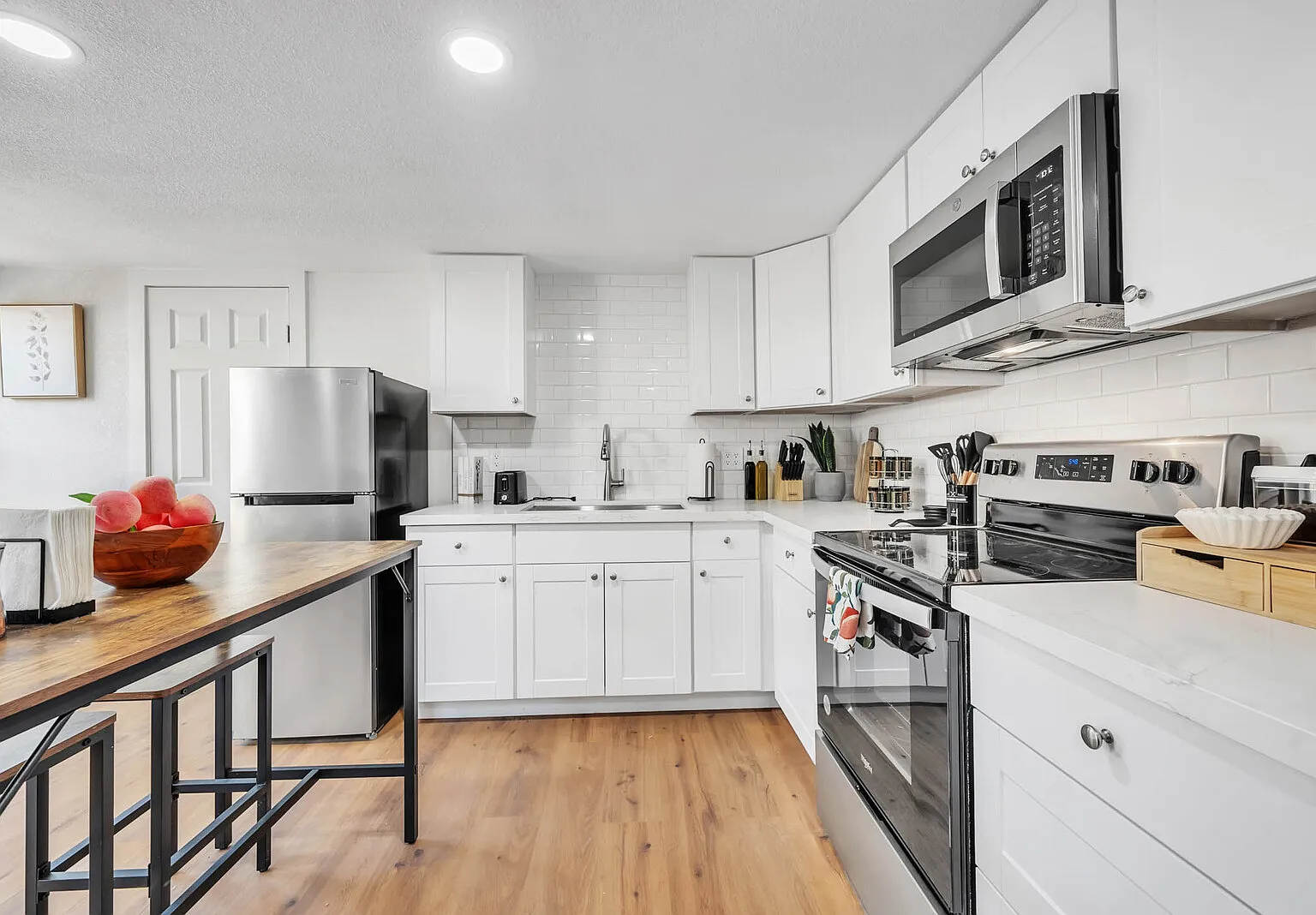 Studio, 450 sqft, $2,500 — Photo 2