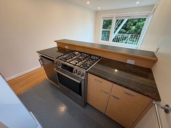 5th image of 760 N Point St APT 204