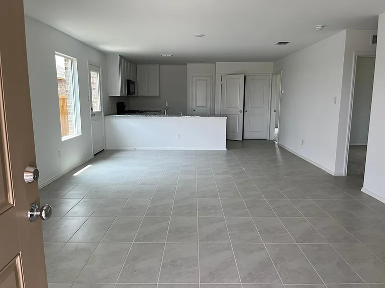 1507 Forge Pond Ln — Photo 3