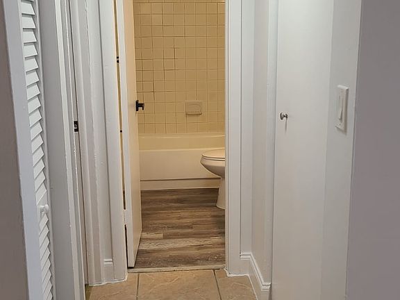 3rd image of 2008 Jackson St APT E8