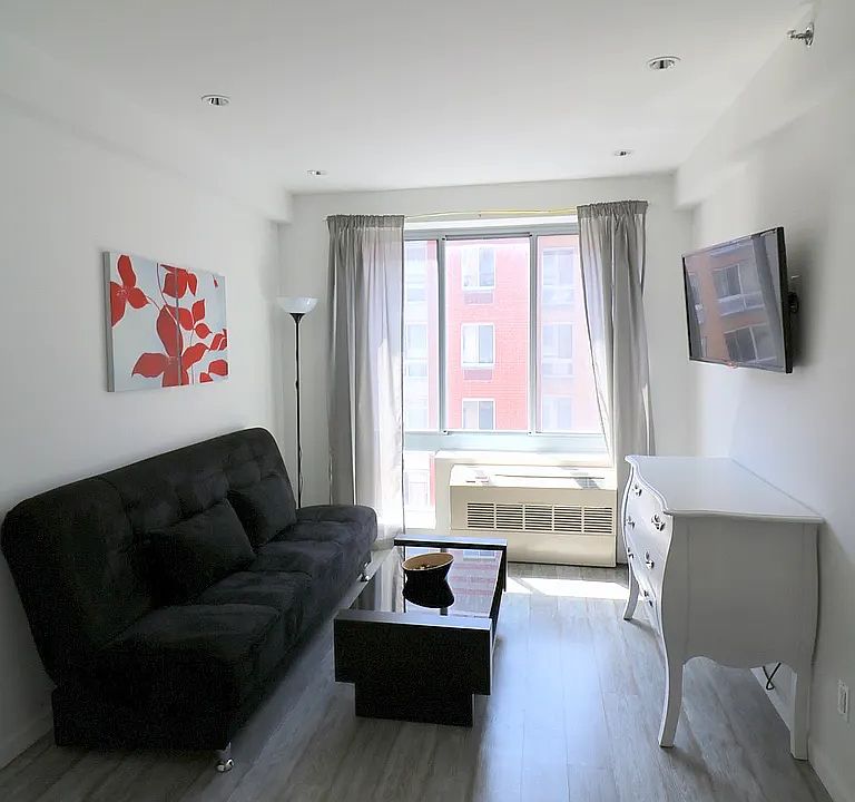 1st image of 521 W 48th St #5A