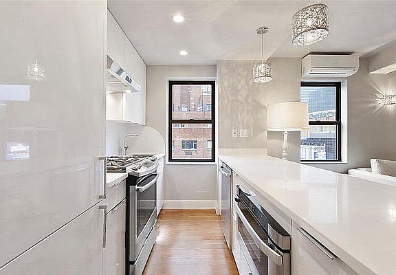 5th image of 308 W 30th St APT 10B