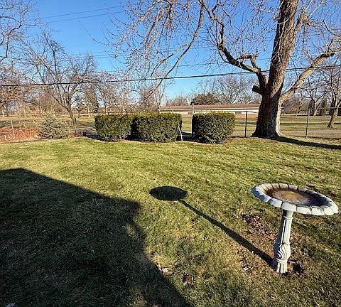 4th image of 15454 Golfview St