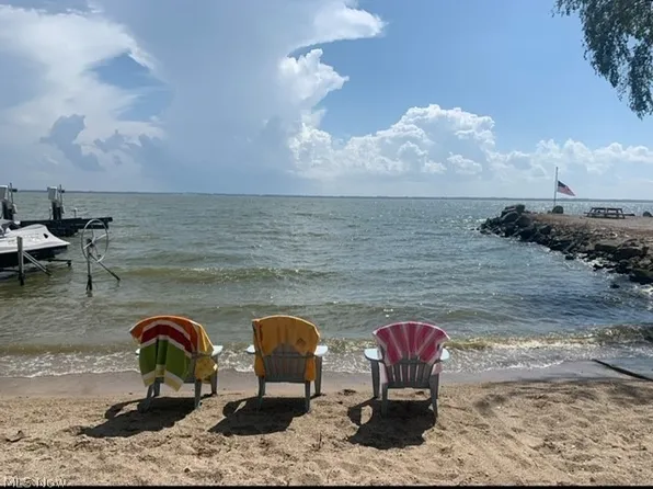 2285 S Debra Dr, Lakeside Marblehead, OH 43440