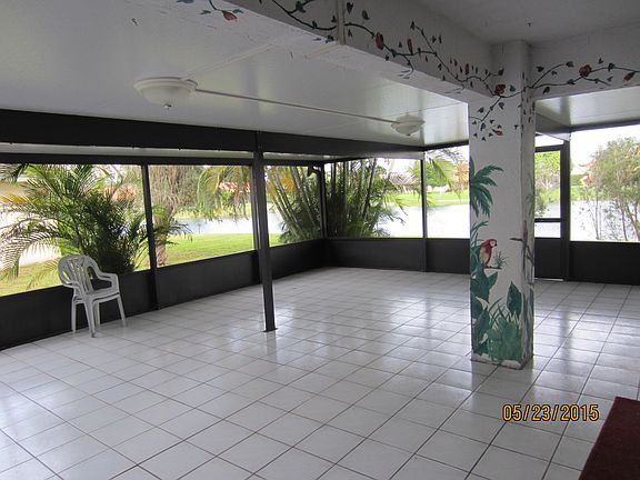 patio, screened w/ lights