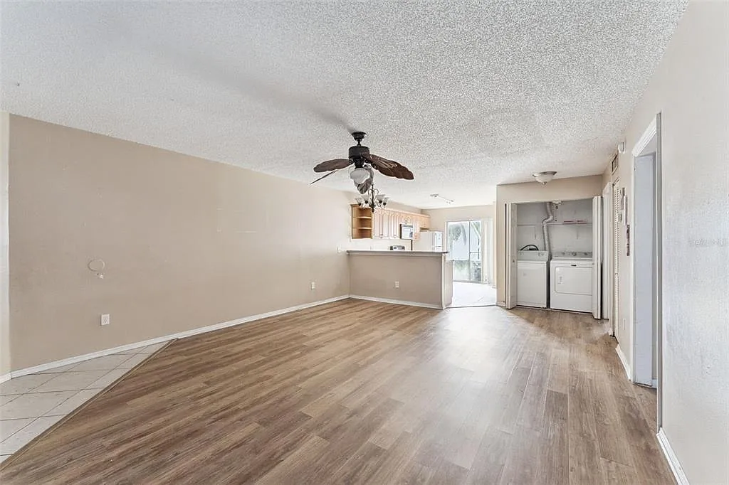 3651 N Goldenrod Rd — Photo 4
