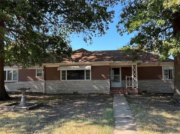 201 6th St, Oswego, KS 67356