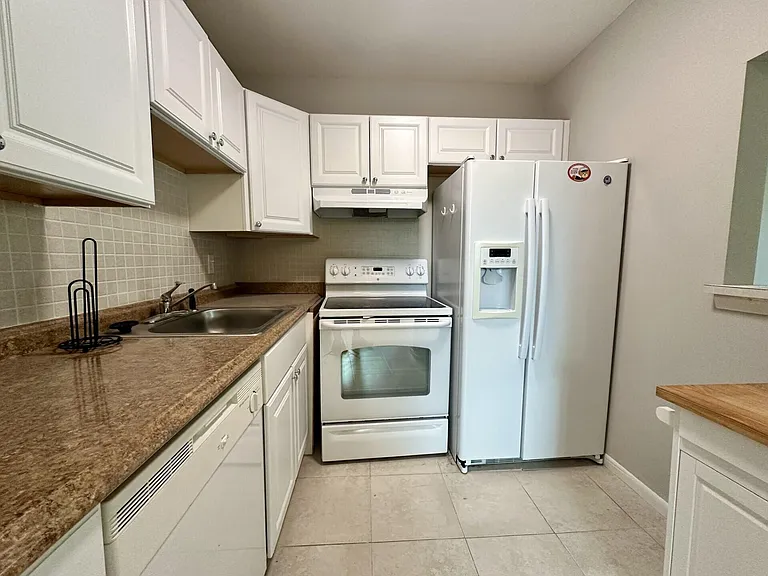 20 Norwich E #A — Photo 13