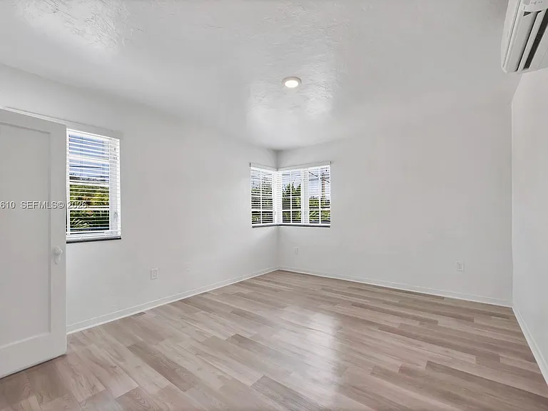 570 NE 68th St #1 — Photo 13