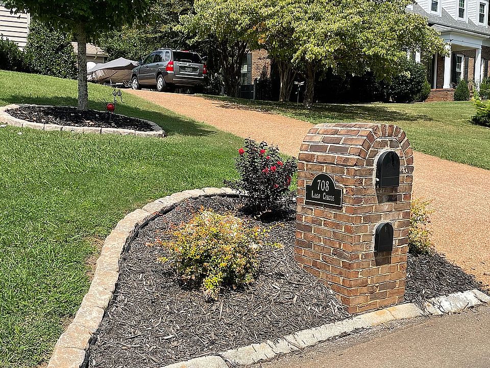 1st image of 708 Lago Cir