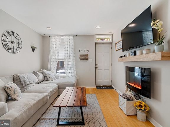 4th image of 128 E Randall St