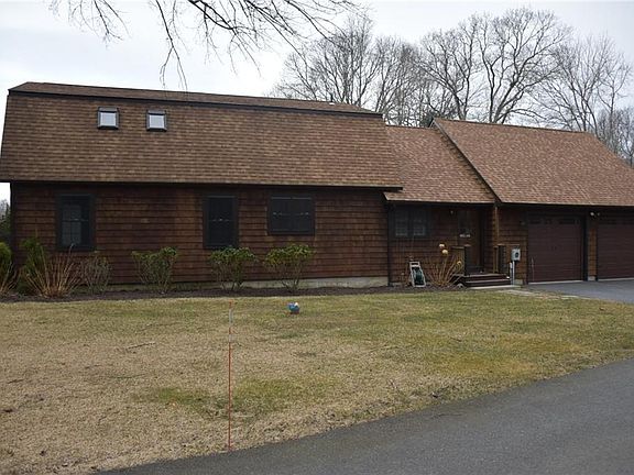 2nd image of 71 Essex Manor Ln N