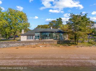 2 Wards Point Ave, Staten Island, NY 10307