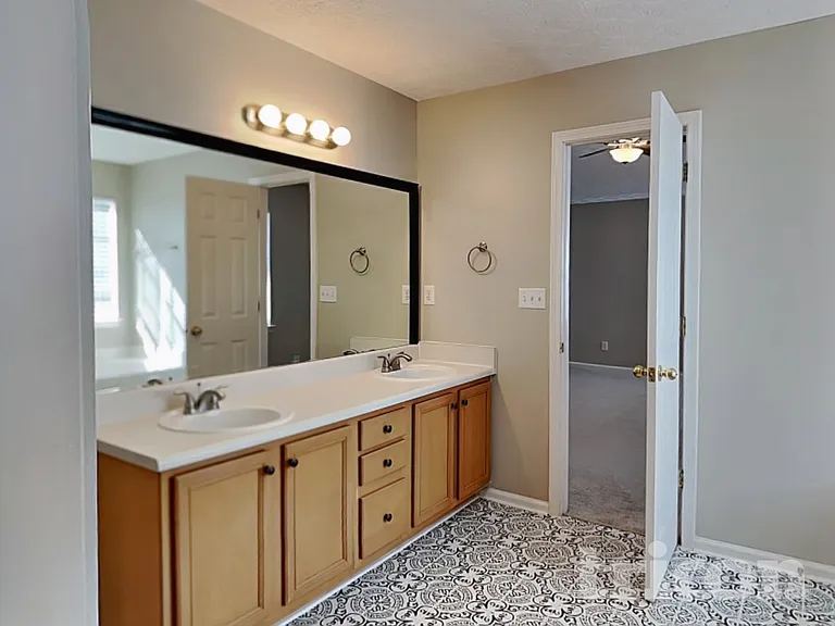 1120 Patton Way — Photo 9