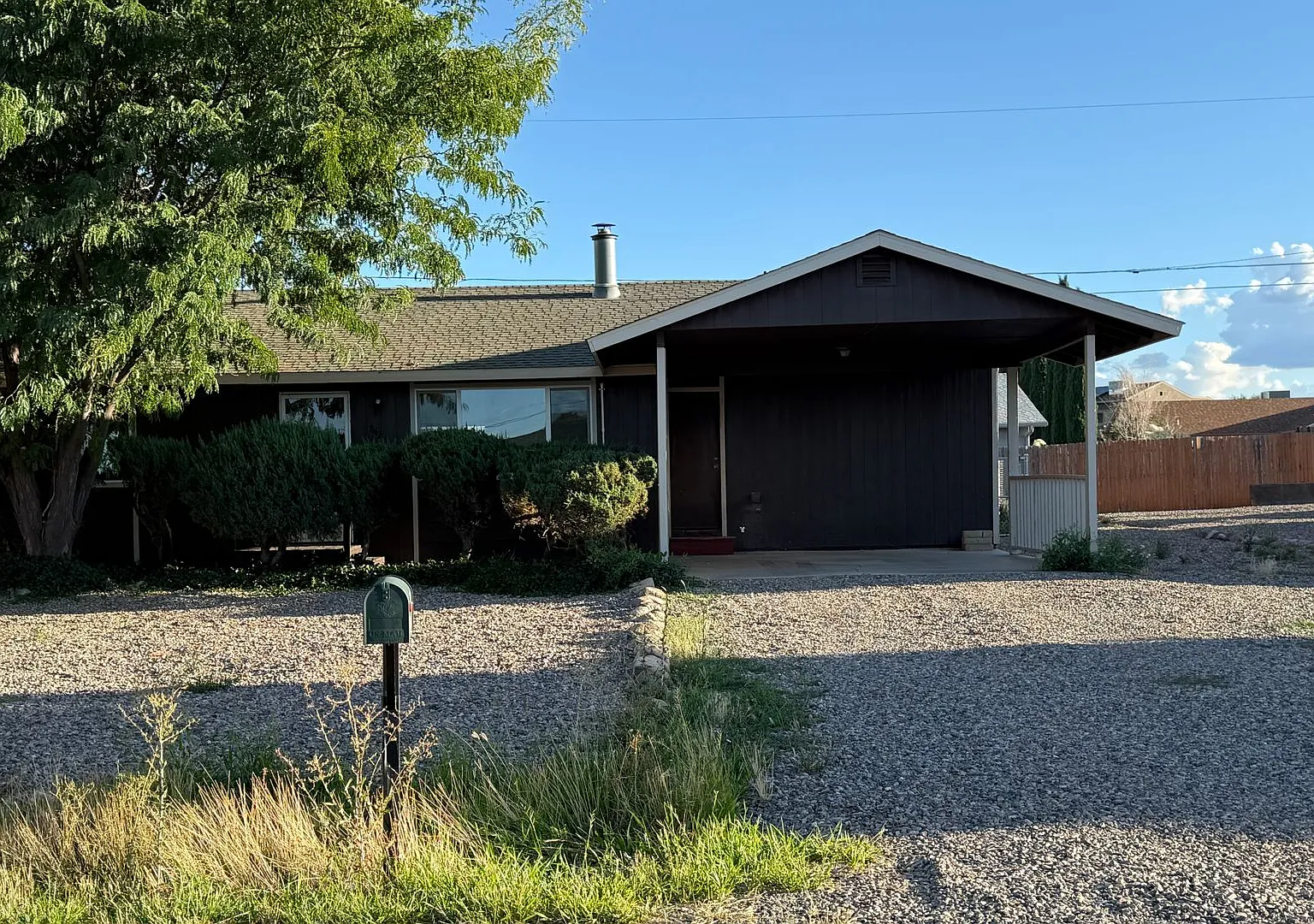 3 Bedroom, 2 bath home located in the heart of Prescott Valley. — Photo 1