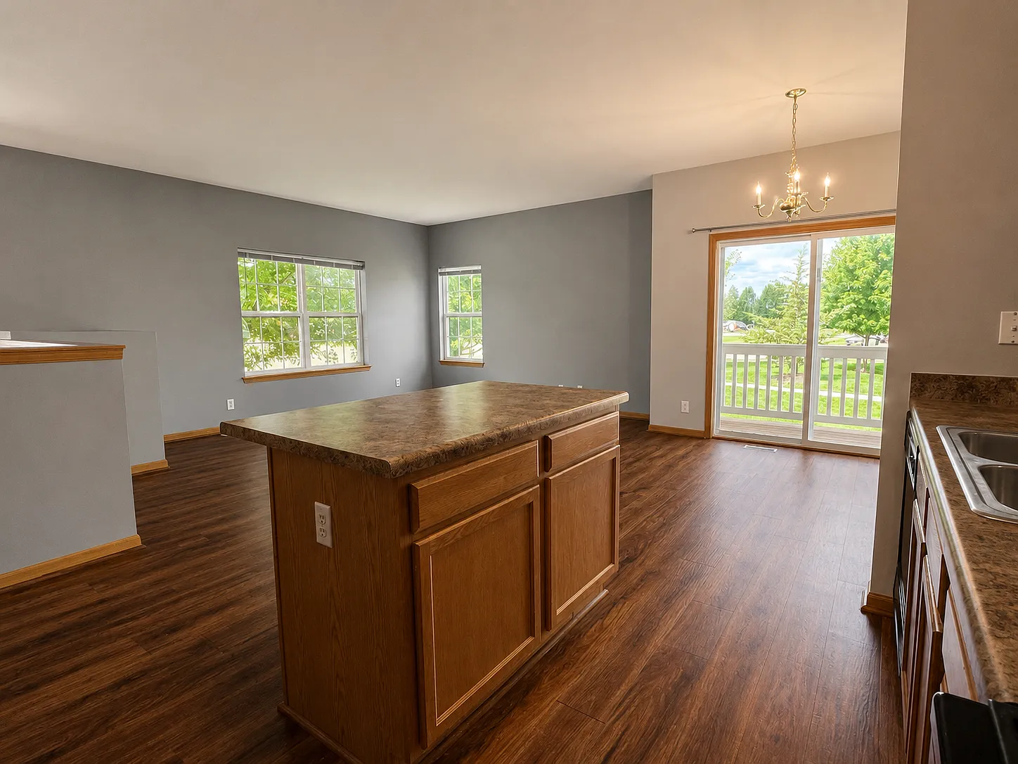 1398 Carolyn Ct — Photo 4