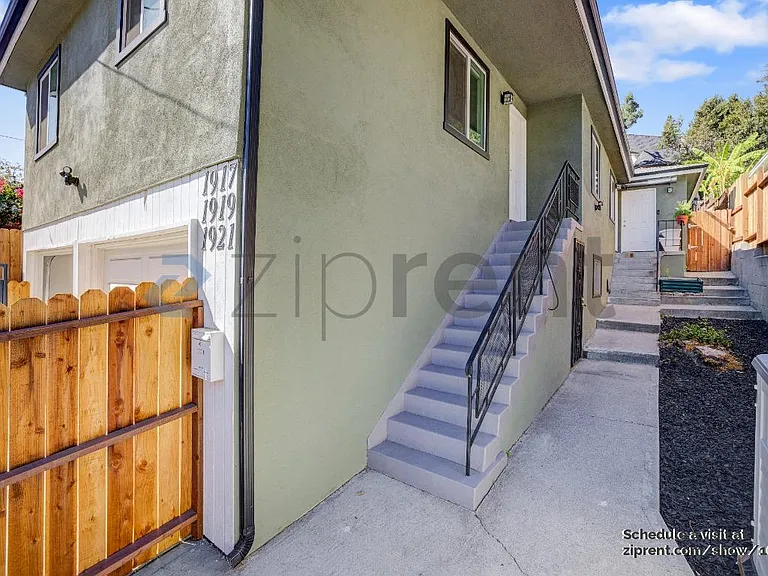 1917 Hyperion Ave — Photo 15