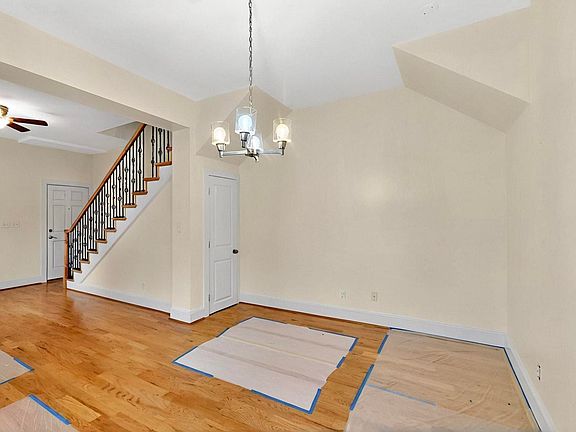 5th image of 6020 Worth St #100