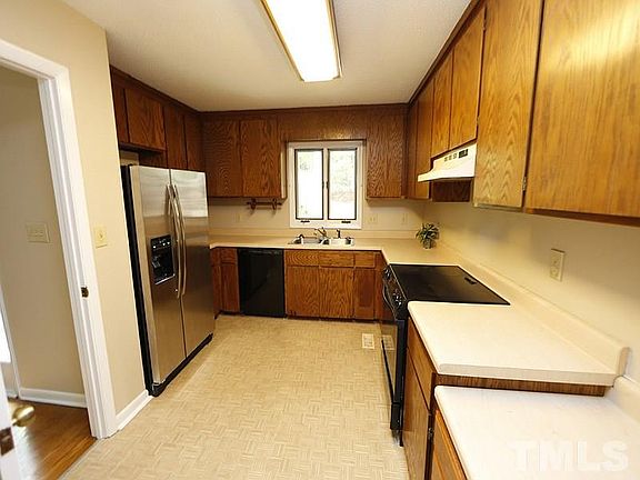 3rd image of 15 Creekview Ln