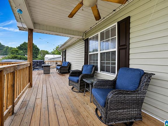 3rd image of 27 Clearview Cir
