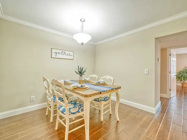4326 Plaza Gate Ln S — Photo 12