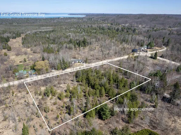 Vanderlip Rd, Traverse City, MI 49686