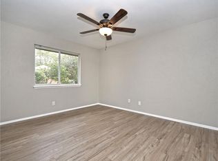 804 Country Aire Dr #B, Round Rock, TX 78664