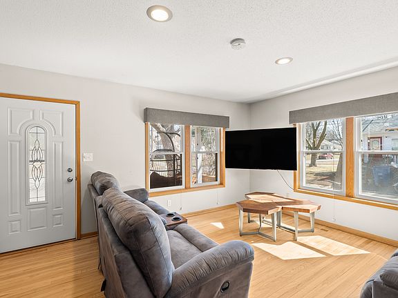 4th image of 3116 52nd St