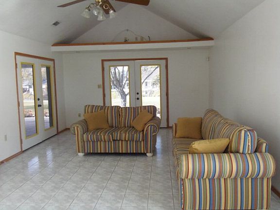 2nd image of 1517 River Bend Dr