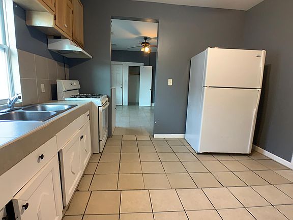 3rd image of 4412 S Wood St #2R