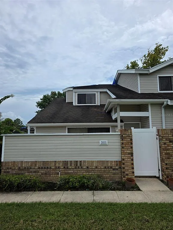 3 bed, 2.0 bath, 1375 sqft, $2,200 — Photo 1