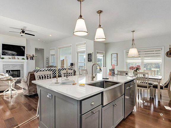 4th image of 267 S Pebble Beach Avenue
