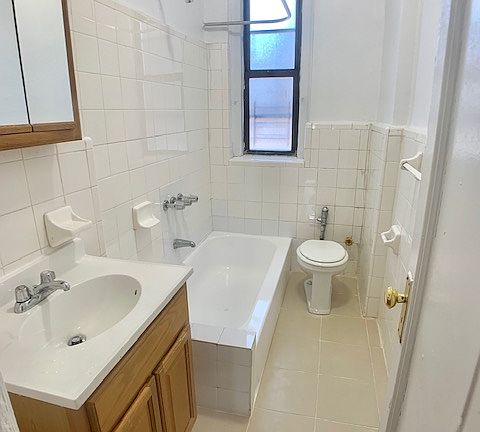 5th image of 701 W 176th St APT 4D