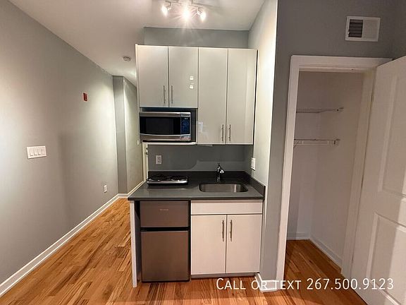 3rd image of 533 Budd St #1D