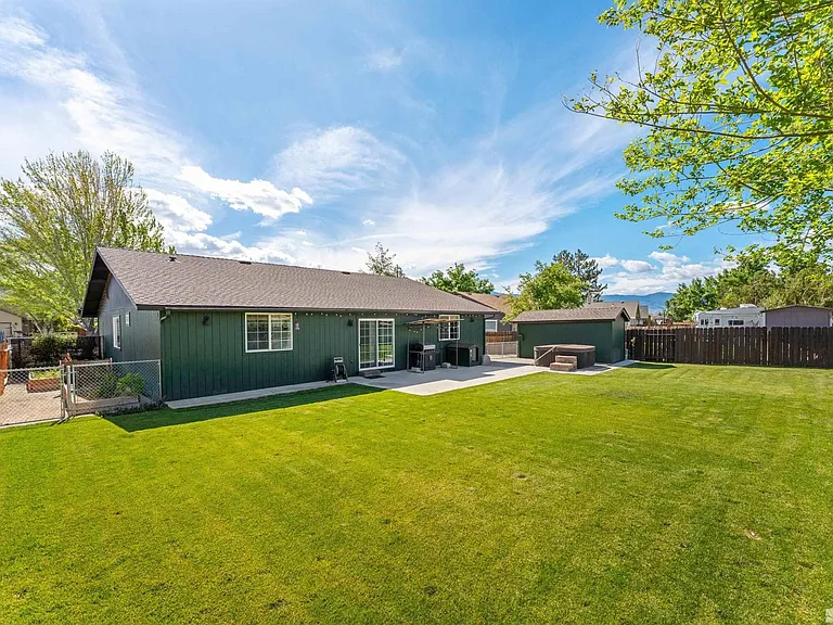 1380 Patricia Dr — Photo 5
