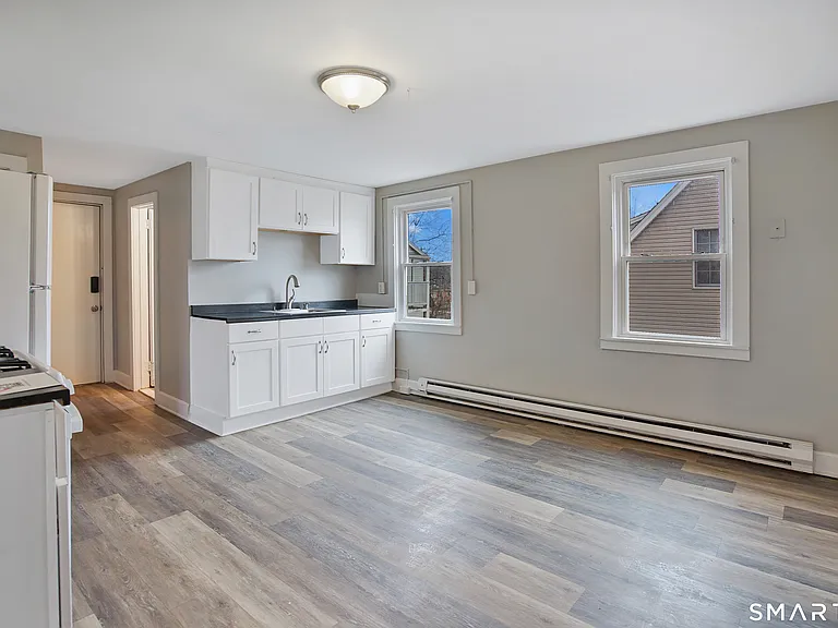 31 Tyler Ave #2 — Photo 2