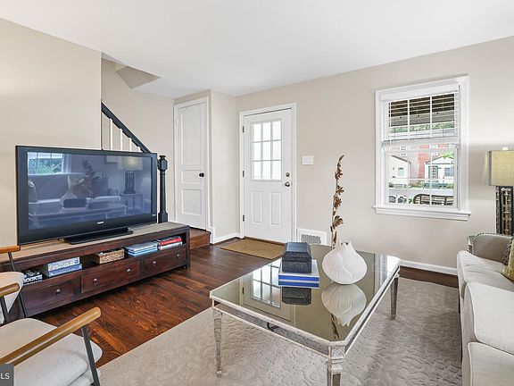 5th image of 2728 Fort Dr