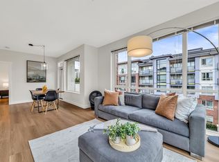 2632 Library Ln #404, North Vancouver, BC V7J0C1