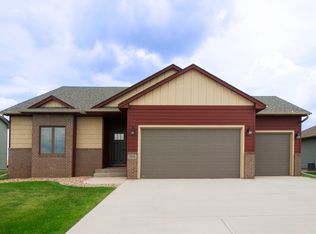 5308 S Yarrow Trl, Sioux Falls, SD 57108
