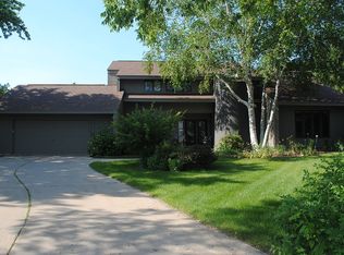 1406 Club Cir, Middleton, WI 53562