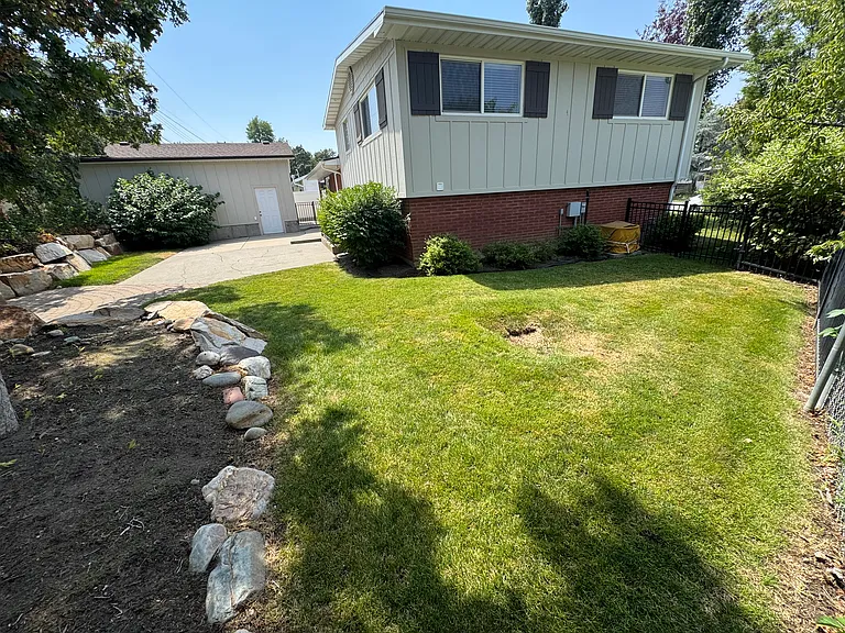 7119 S 3080 E — Photo 2