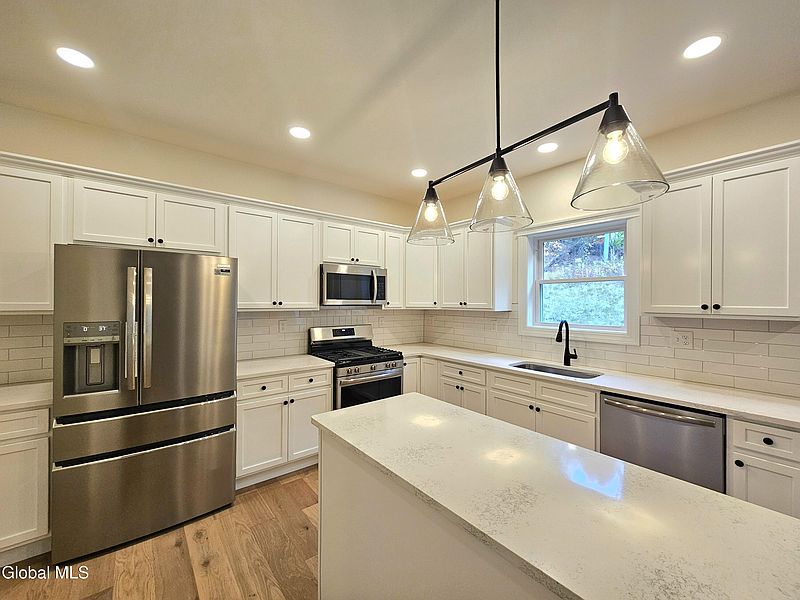 4th image of 42 Waterford Avenue