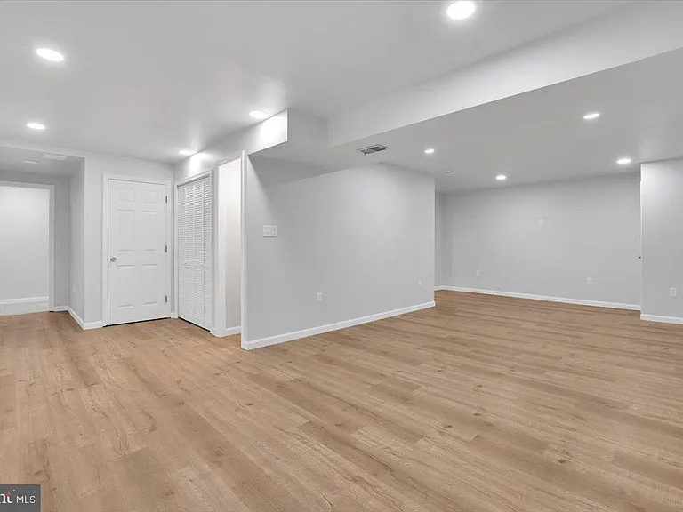 12451 Plowman Ct — Photo 32