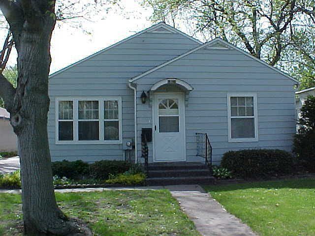 2nd image of 1321 Main St