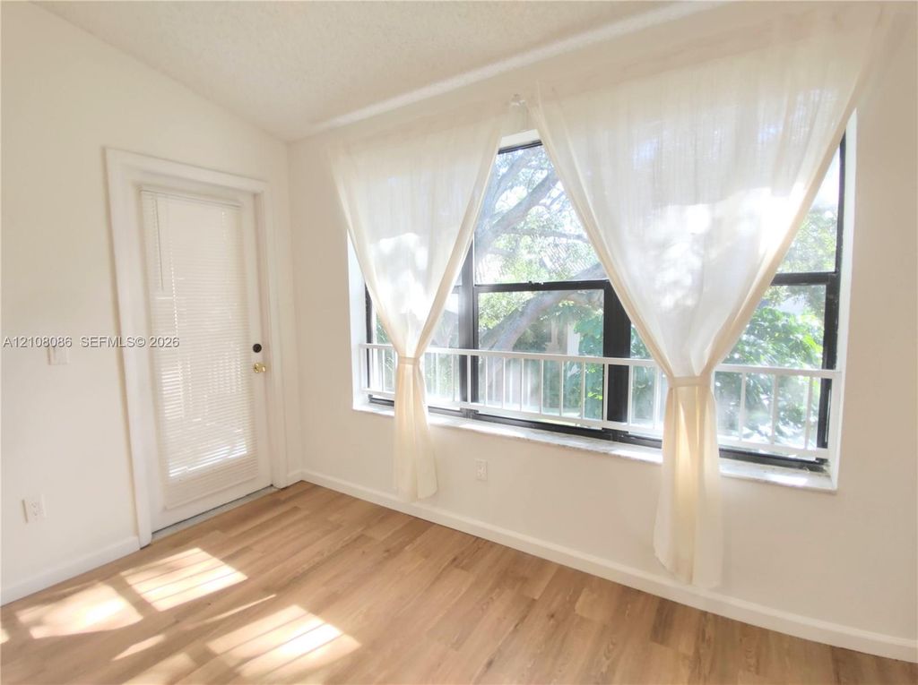 4401 W McNab Rd, photo 3