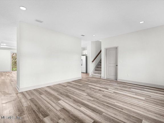 4th image of 97200 YORKSHIRE Drive