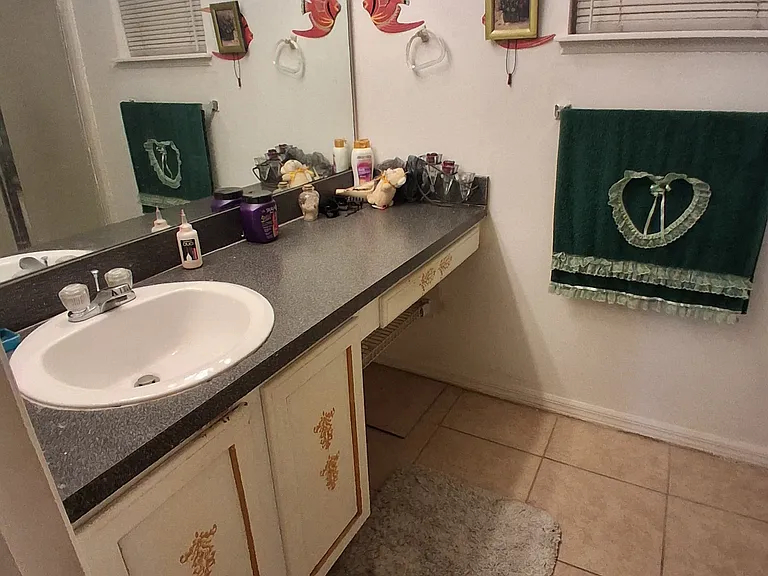 1067 Dudley Dr — Photo 4