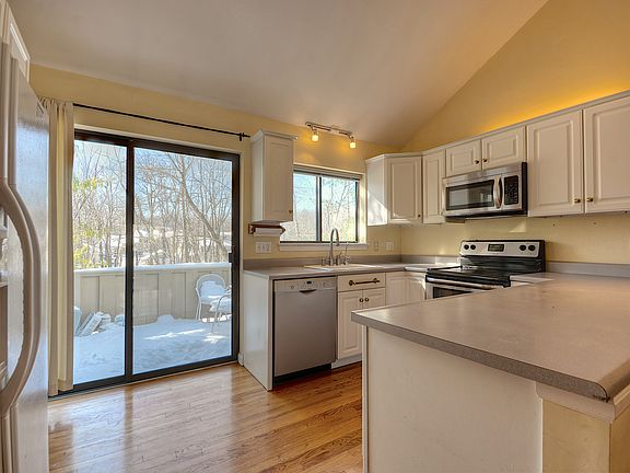 5th image of 269 Maplewood Dr #269